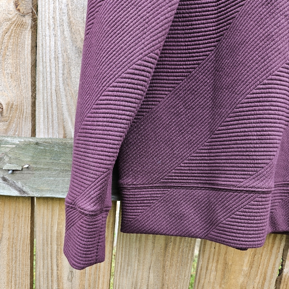 Express Textured Top - Picture 7 of 8